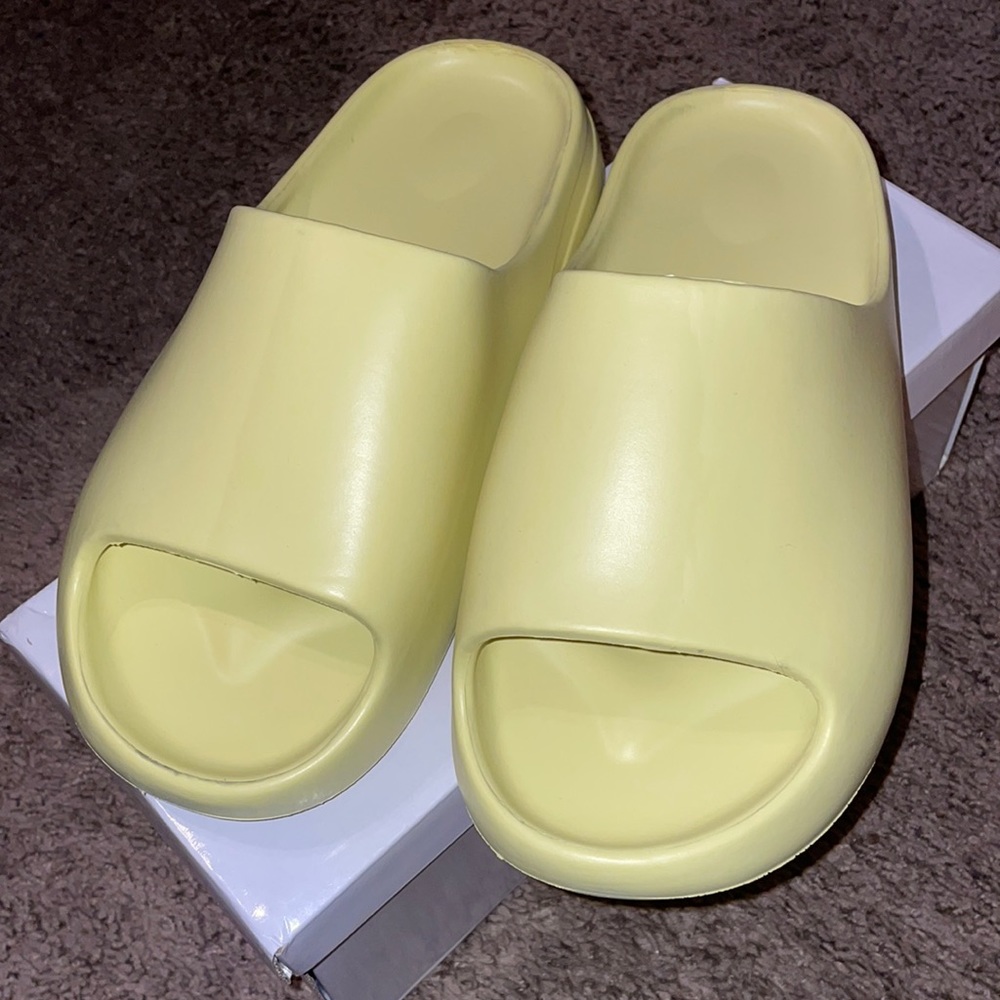 Rubber Ribbed Sole Slider - Yellow